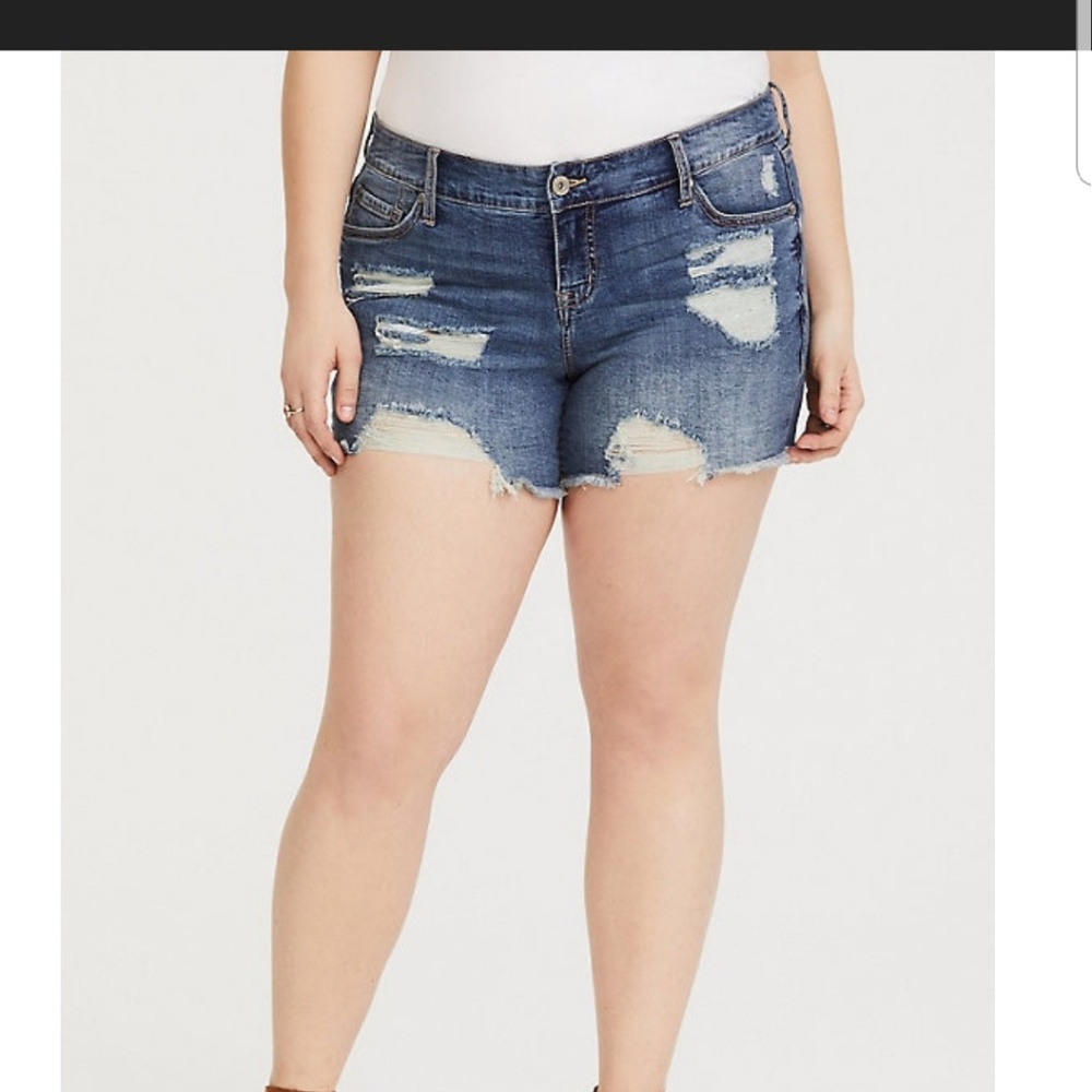 Torrid Destructed Jean Short 5 in. Inseam - Picture 1 of 8